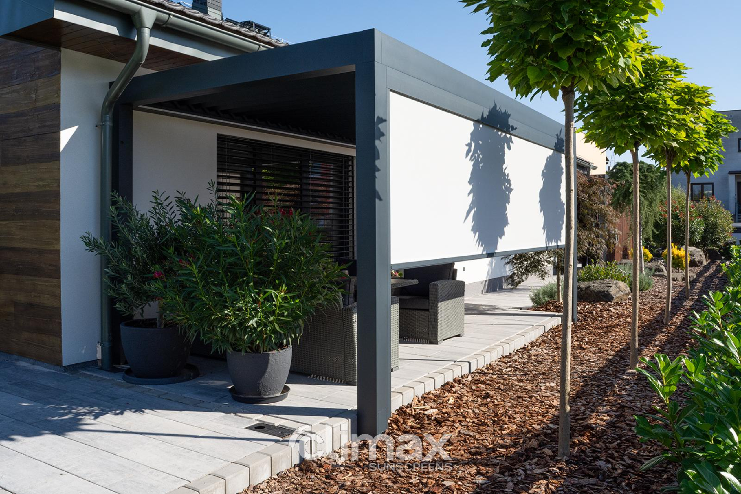 lamelino-pergola-unirol-z-screen-2024-09-climastyl-m (14)