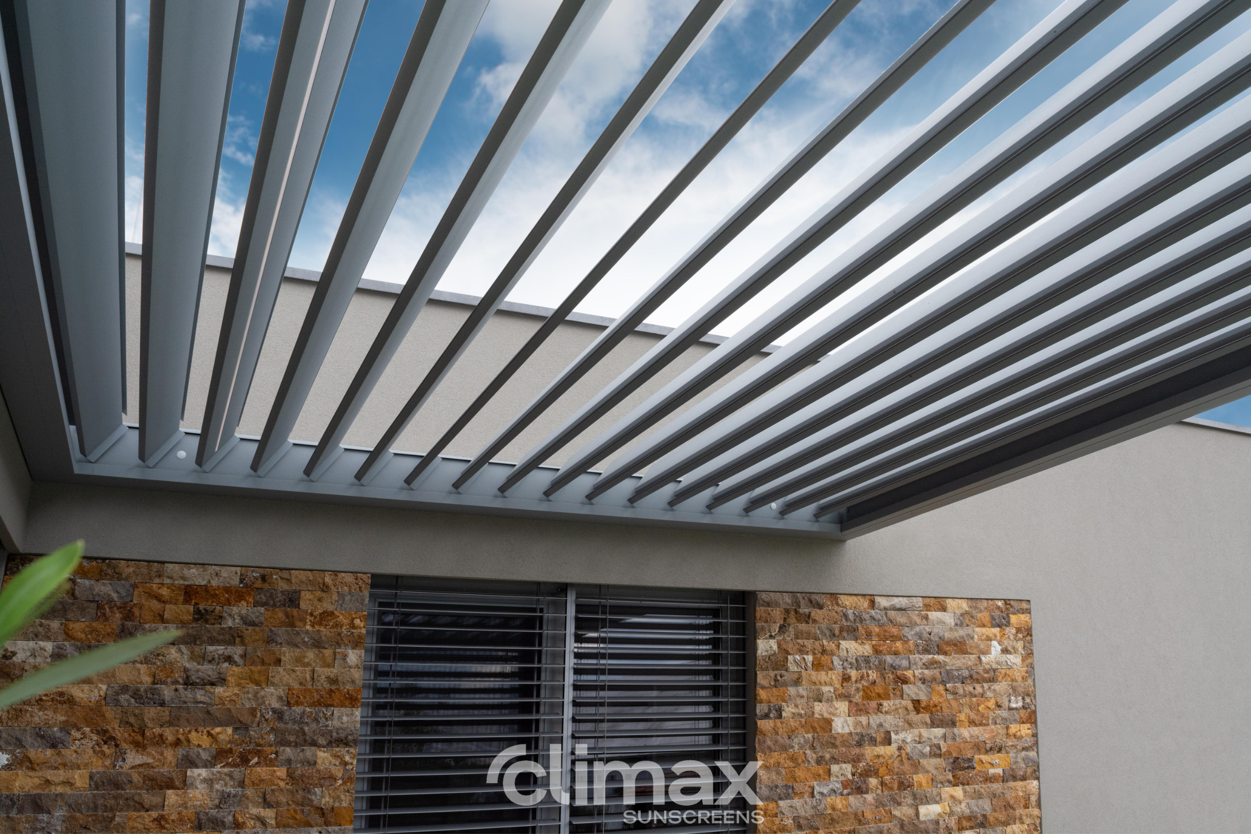 lamelino-wall-pergola-2024-08-zaluzie-cibula (5)